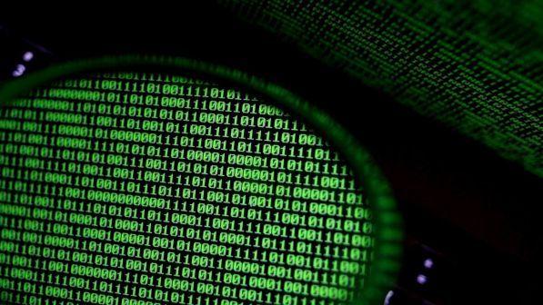 pc, hacker, codice binario, falla sicurezza