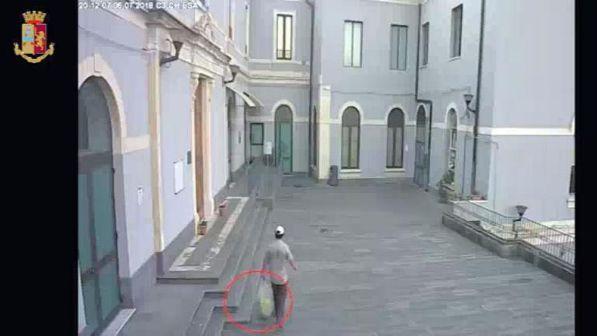 Catania, piazza ordigno in ospedale per vendicare il licenziamento: non esplode - foto 1