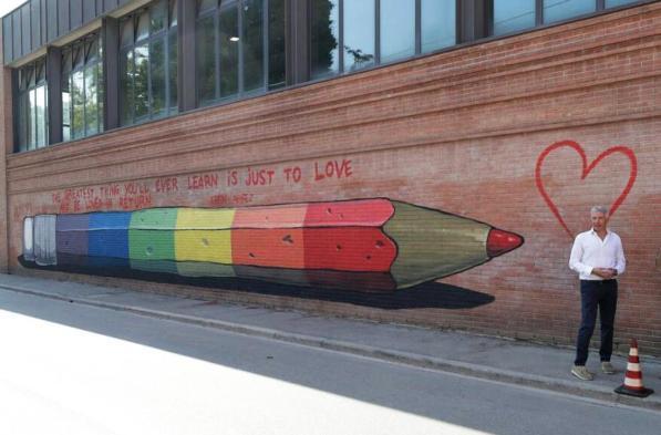 urka, murales, matita gigante,
