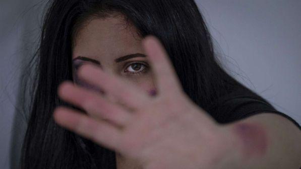 violenza donne coltello femminicidio