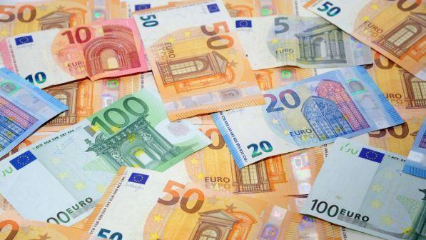 soldi risparmi banconote euro