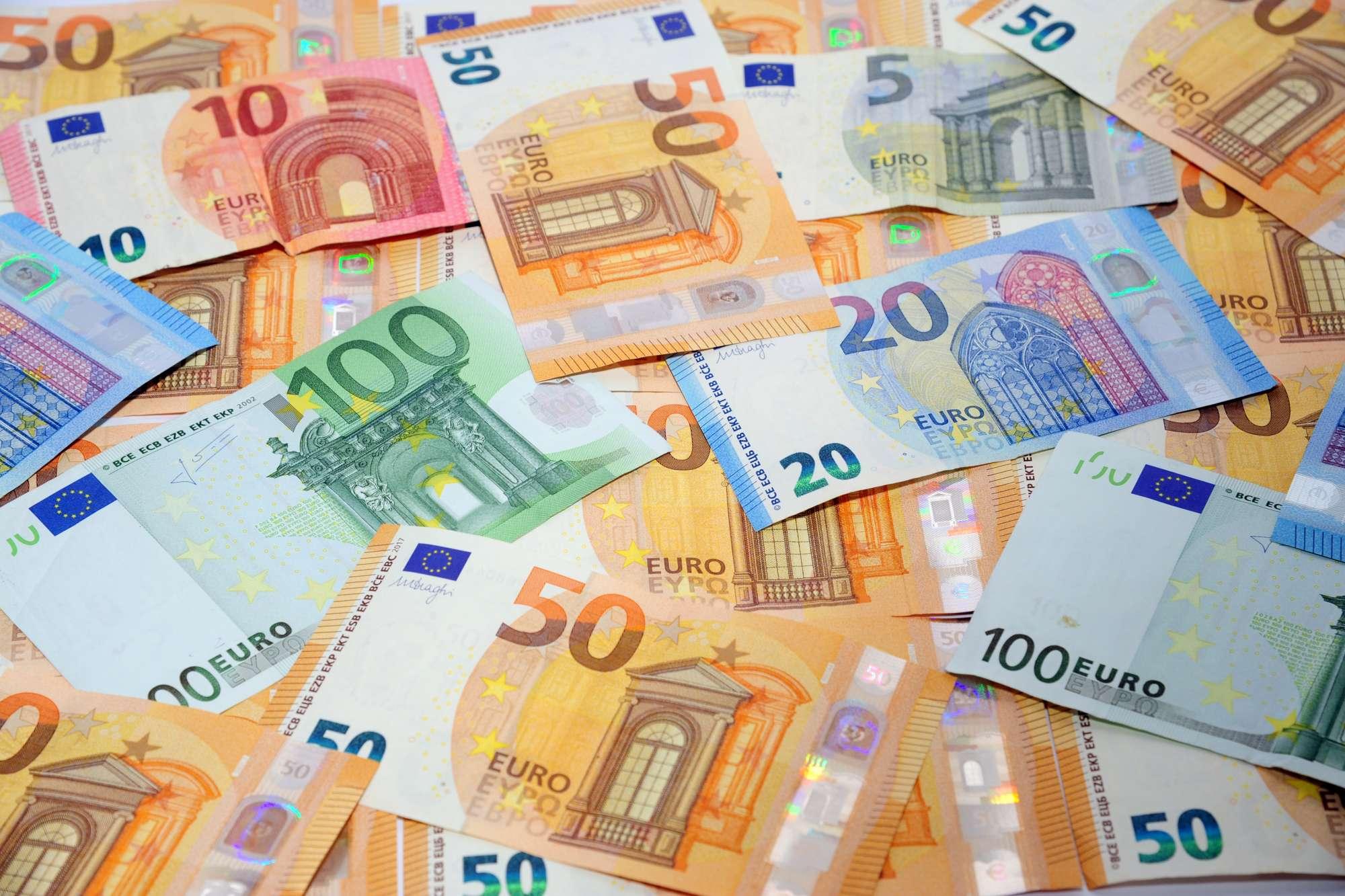 soldi risparmi banconote euro