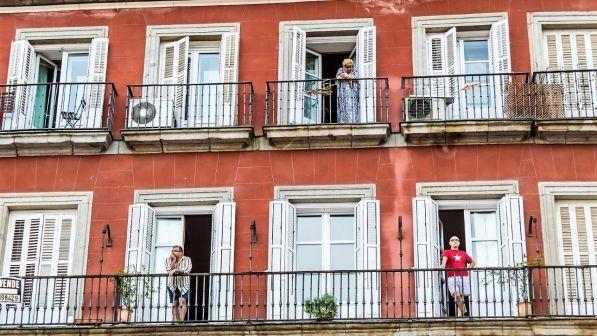 casa, palazzo, condominio, vicini di casa