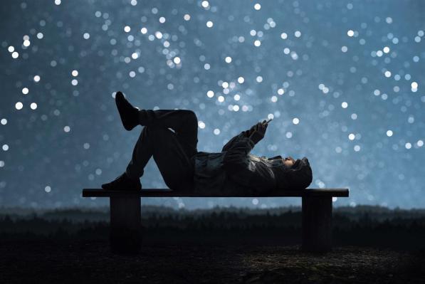 Oroscopo, telefonino, notte, stelle, comunicazione