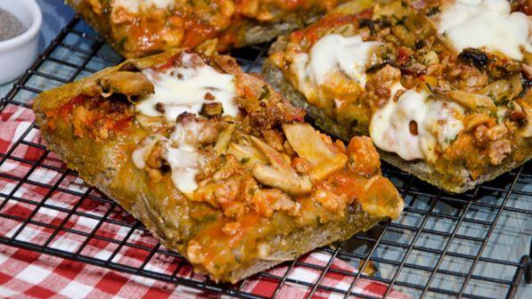 pizza di grano arso funghi e salsiccia