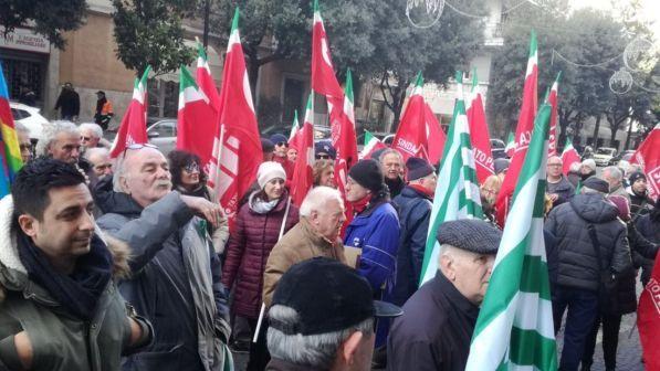 pensionati in piazza manovra