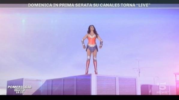 Barbara d'Urso in versione Wonder Woman per il promo di
