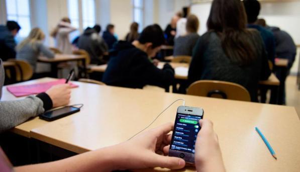 scuola, smartphone