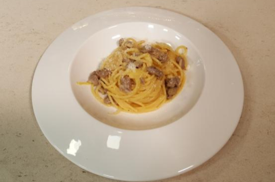 Finta carbonara cipolla e salsiccia Finta carbonara cipolla e salsiccia