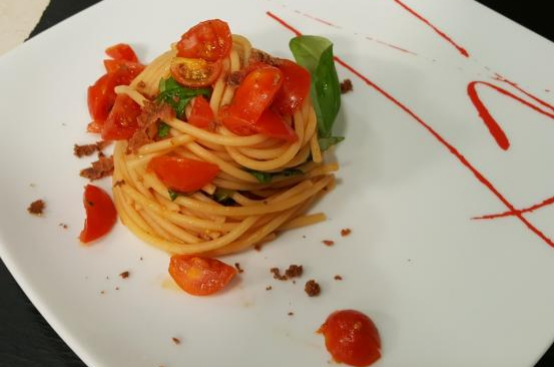 Spaghetti pomodorini, limone, bottarga e basilico Spaghetti pomodorini, limone, bottarga e basilico