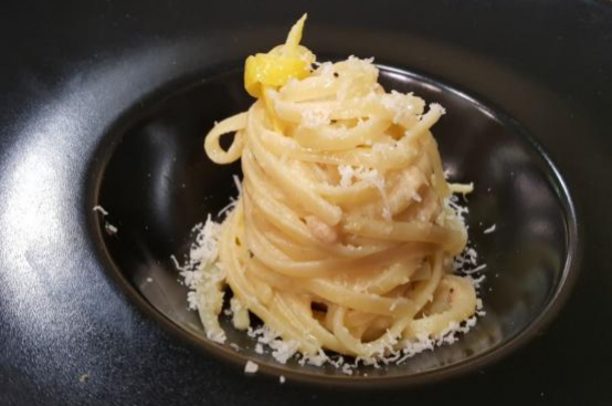 Pasta alla carbonara di tonno Pasta alla carbonara di tonno