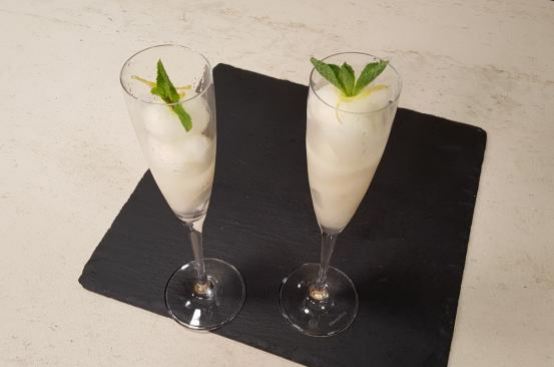 Granita siciliana al limone Granita siciliana al limone