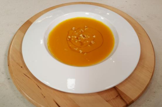 Crema di zucca e granella di nocciole Crema di zucca e granella di nocciole
