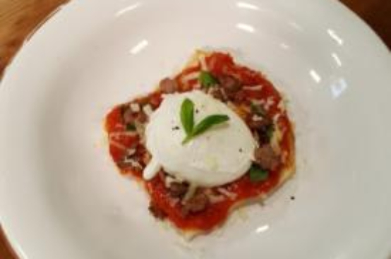 Pane bagnato con uovo e pomodoro Pane bagnato con uovo e pomodoro