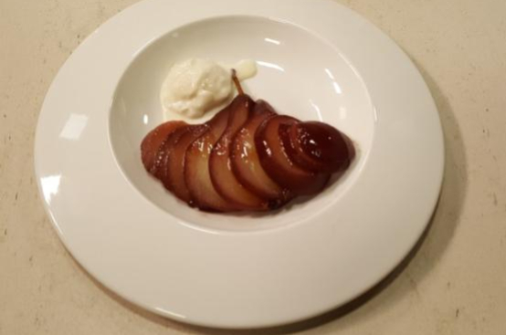 Pere cotte con vino e cannella Pere cotte con vino e cannella