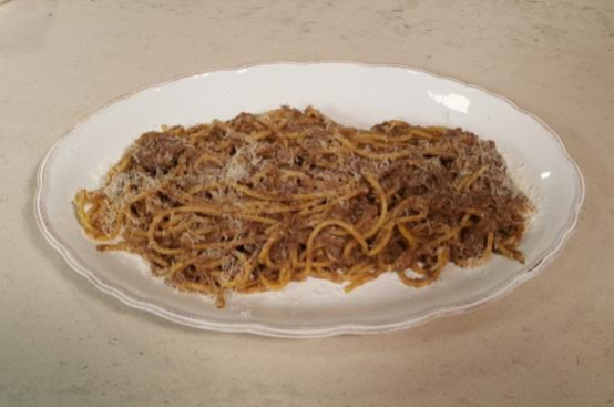Spaghetti alla chitarra con salmì di manzo Spaghetti alla chitarra con salmì di manzo