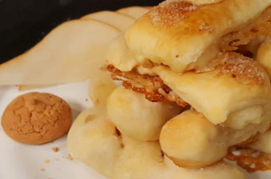 Tortini di sfoglia pere e amaretti Tortini di sfoglia pere e amaretti