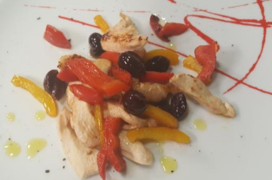 Straccetti di pollo con peperoni Straccetti di pollo con peperoni