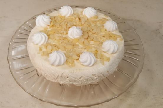 Torta fredda alle meringhe Torta fredda alle meringhe