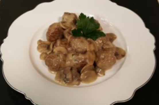 Polpette con crema di funghi Polpette con crema di funghi