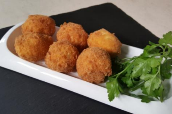 Uova croccanti ripiene di ricotta Uova croccanti ripiene di ricotta