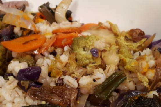 Insalata di orzo e verdure al forno Insalata di orzo e verdure al forno