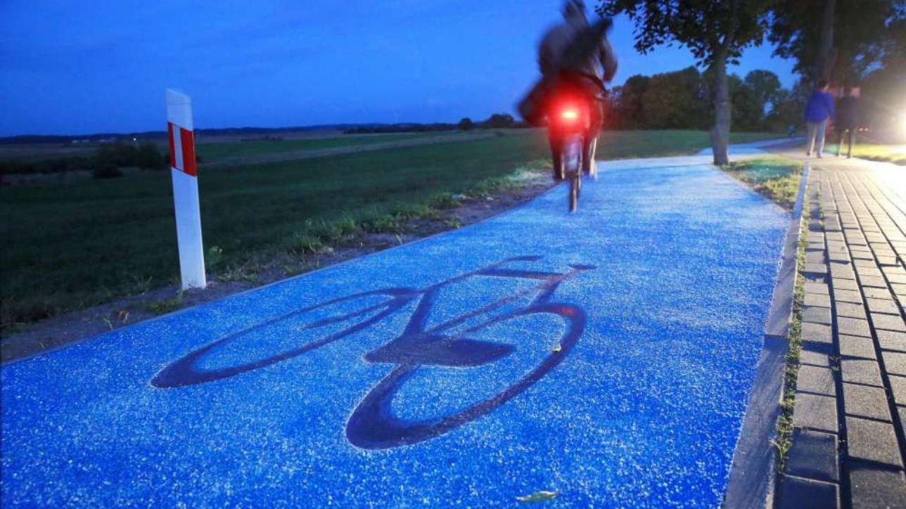 Presto a Pavia una pista ciclabile green che si auto-illumina di notte