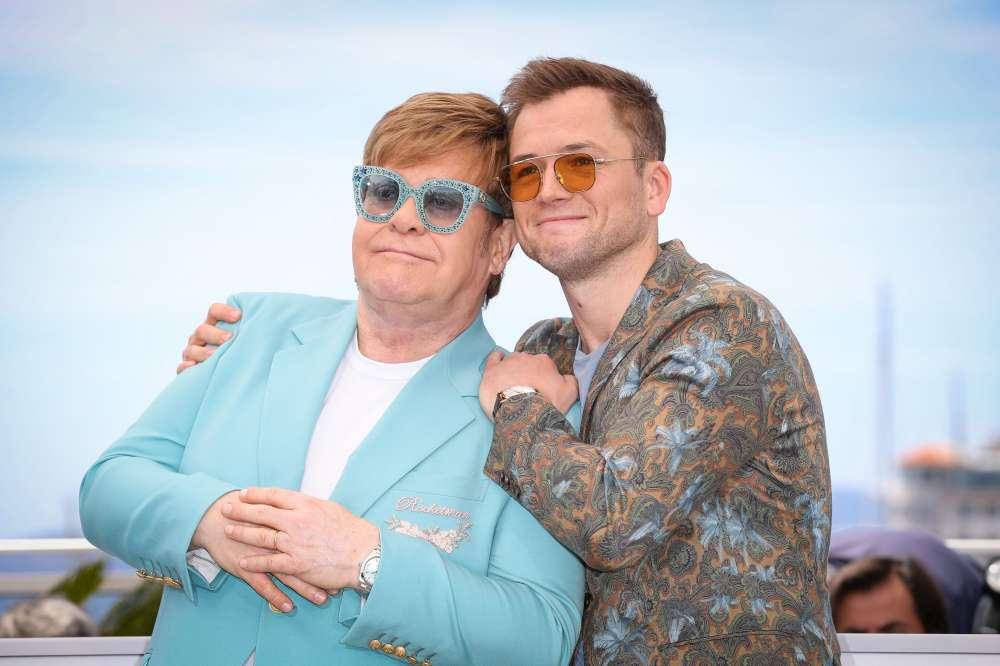 Elton John fa cantare Cannes