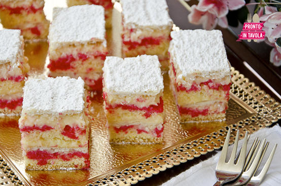 Pasticcini alla crema e alchermes