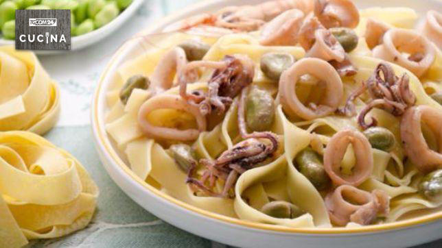 Tagliatelle con fave e calamari