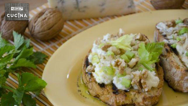 Bruschette gorgonzola e noci
