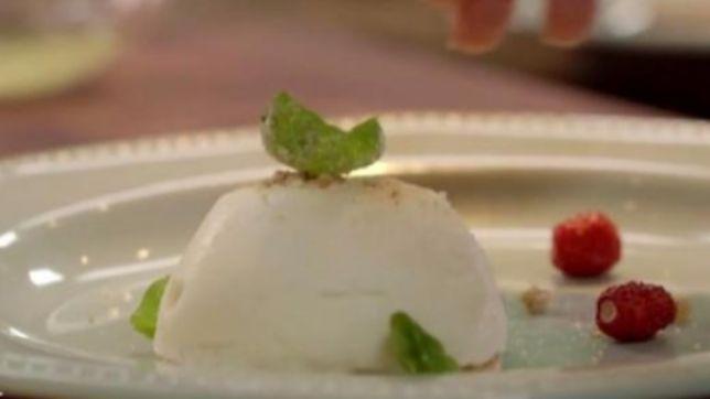 Gelato al limone e basilico con biscottino ai pinoli