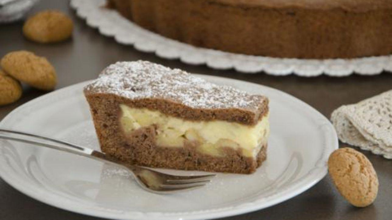Crostata al cacao, amaretti e mele