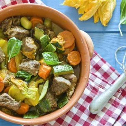 Spezzatino con verdure estive