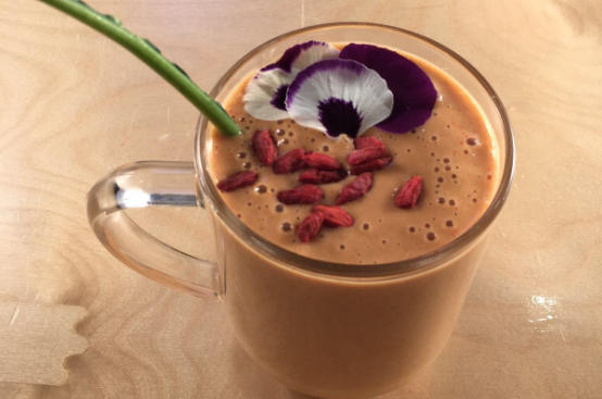 Smoothie con fusti di cavolo toscano