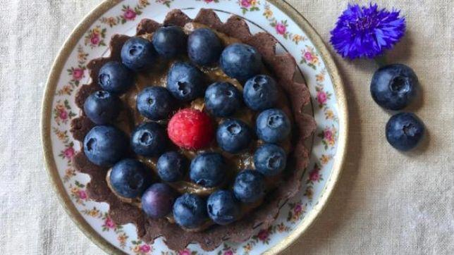 Mini crostatine con crema di avocado al cacao