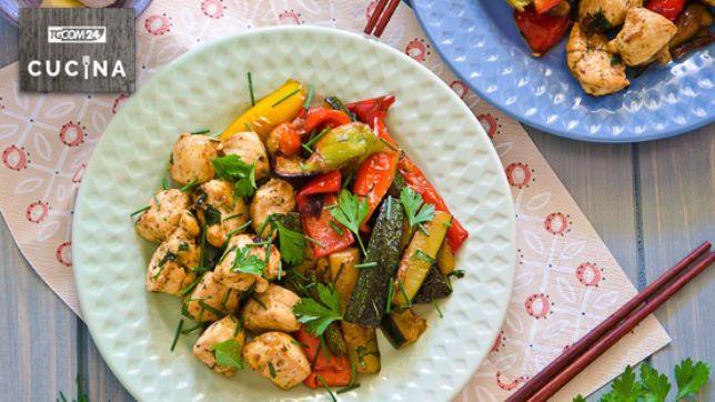 Pollo thai con verdure, piatto unico facile e gustoso