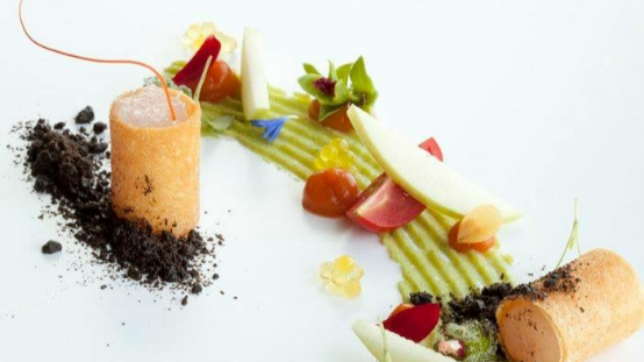 Felice Lo Basso: Croccante di scampi, patata al basilico e granita di olive nere