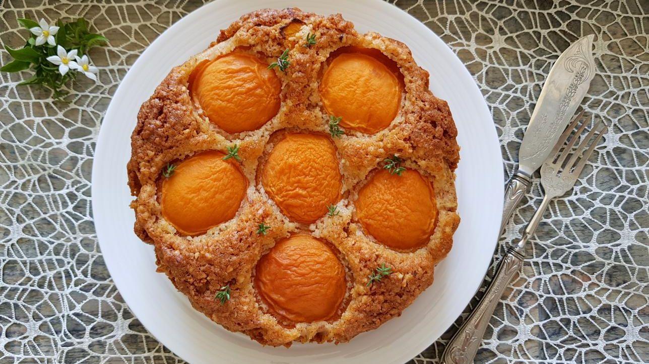 Torta albicocche mandorle e vaniglia