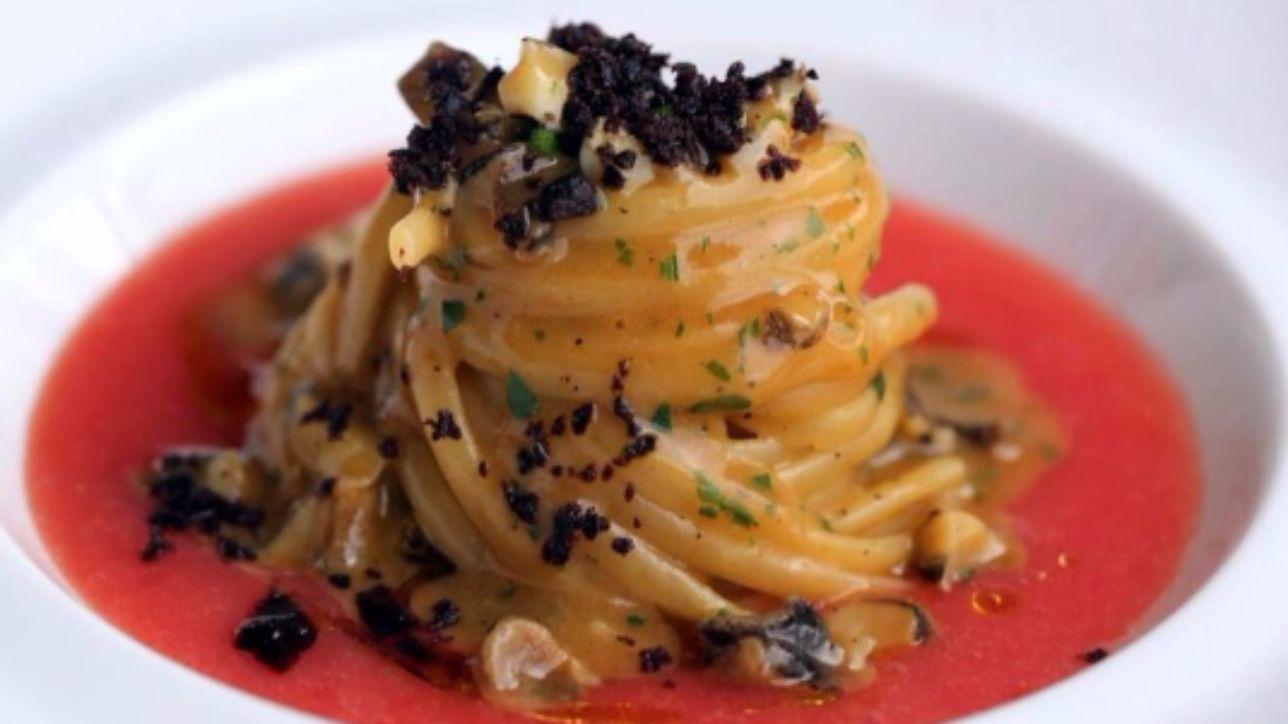 Linguine con lumachine di mare in salsa alla puttanesca