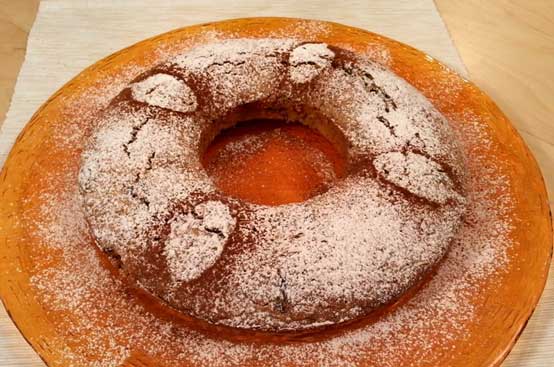 Ciambellone agli amaretti Ciambellone agli amaretti