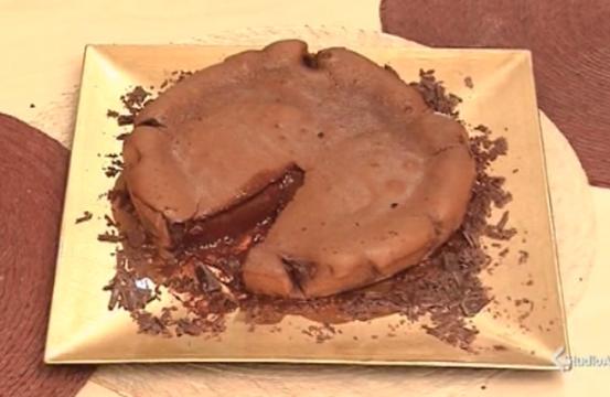 Torta di cioccolato con cuore morbido Torta di cioccolato con cuore morbido