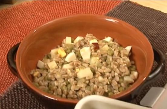Farro uova e piselli Farro uova e piselli